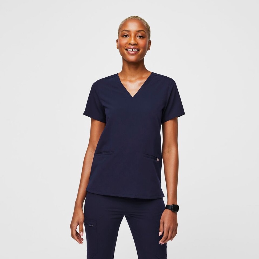 FIGS Casma Three-Pocket Scrub Top - Navy